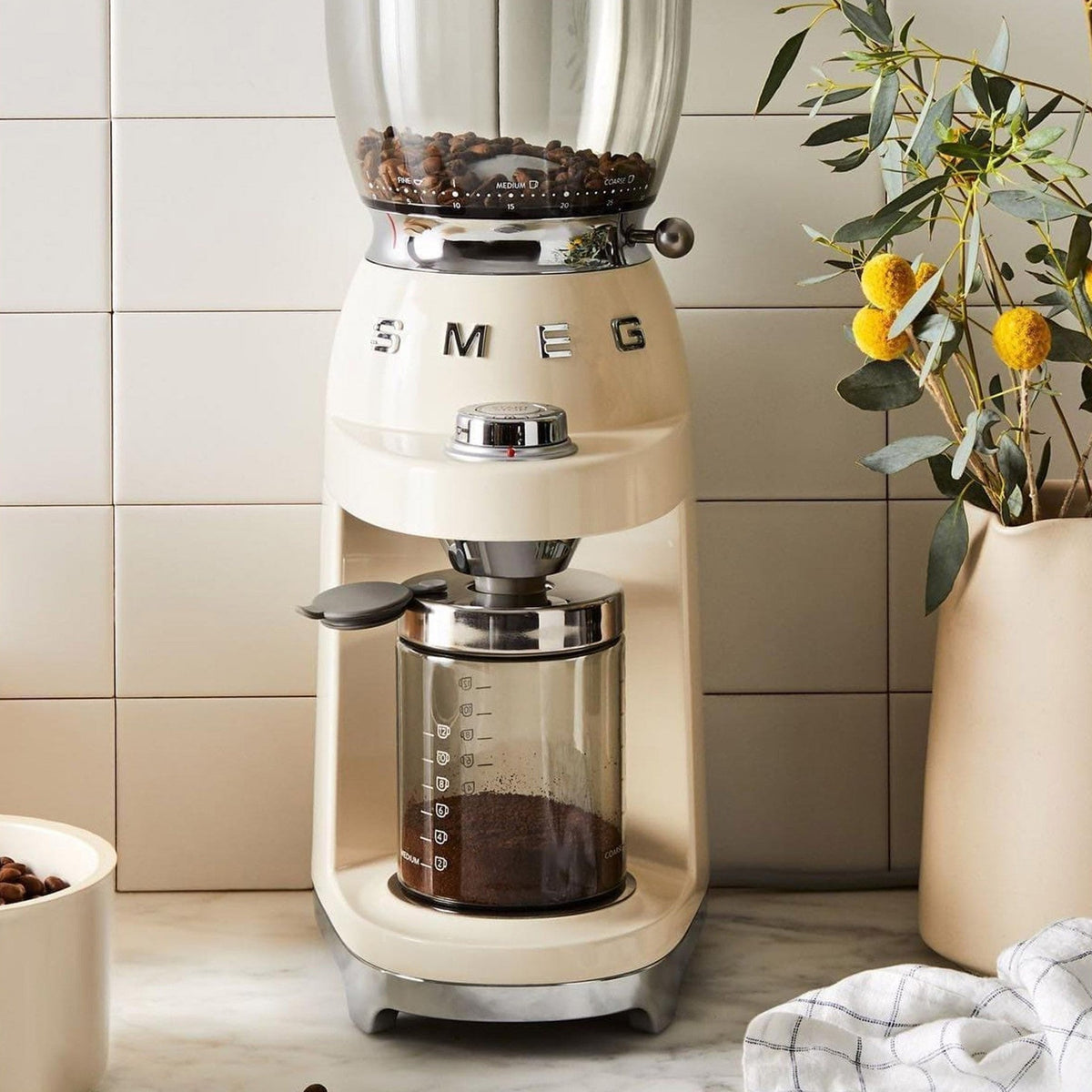 Smeg Retro Coffee Grinder - Cream - view 3