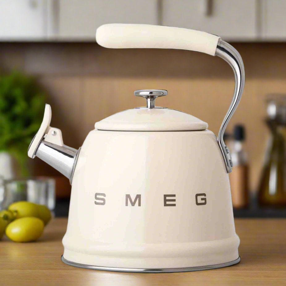 Smeg Whistling Stovetop Kettle - Cream