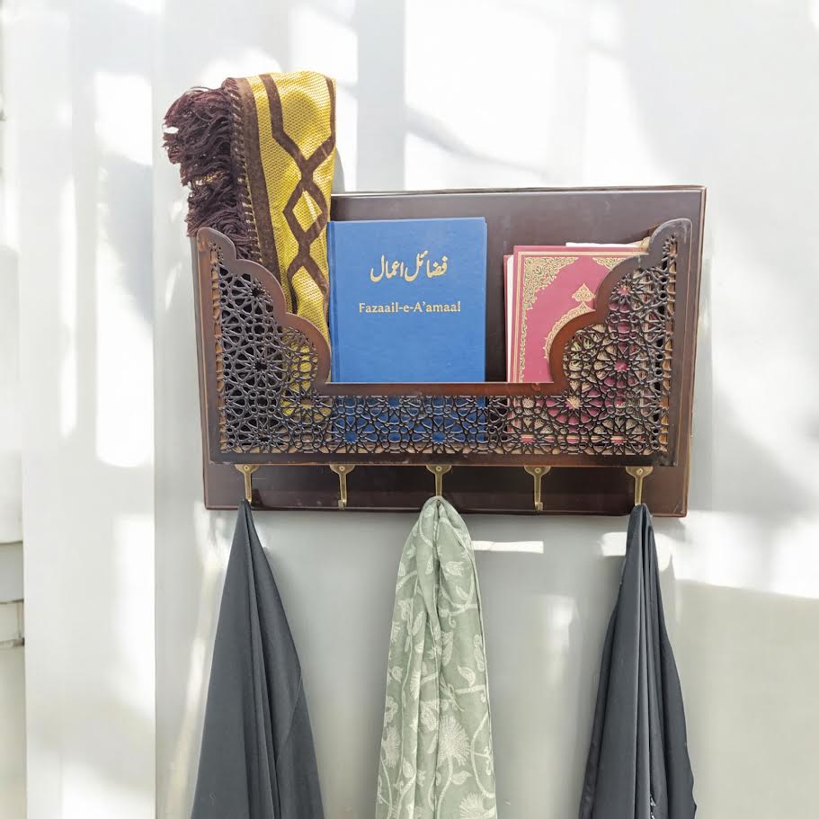 Exotic Designs Wall Mounted Book Holder with 5 Hooks Brown