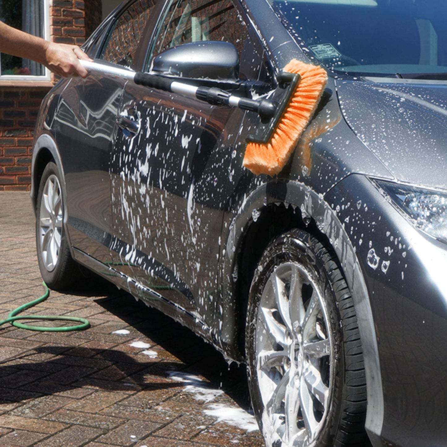 Bennett Read 2m Telescopic Cleaning Brush Black & Orange