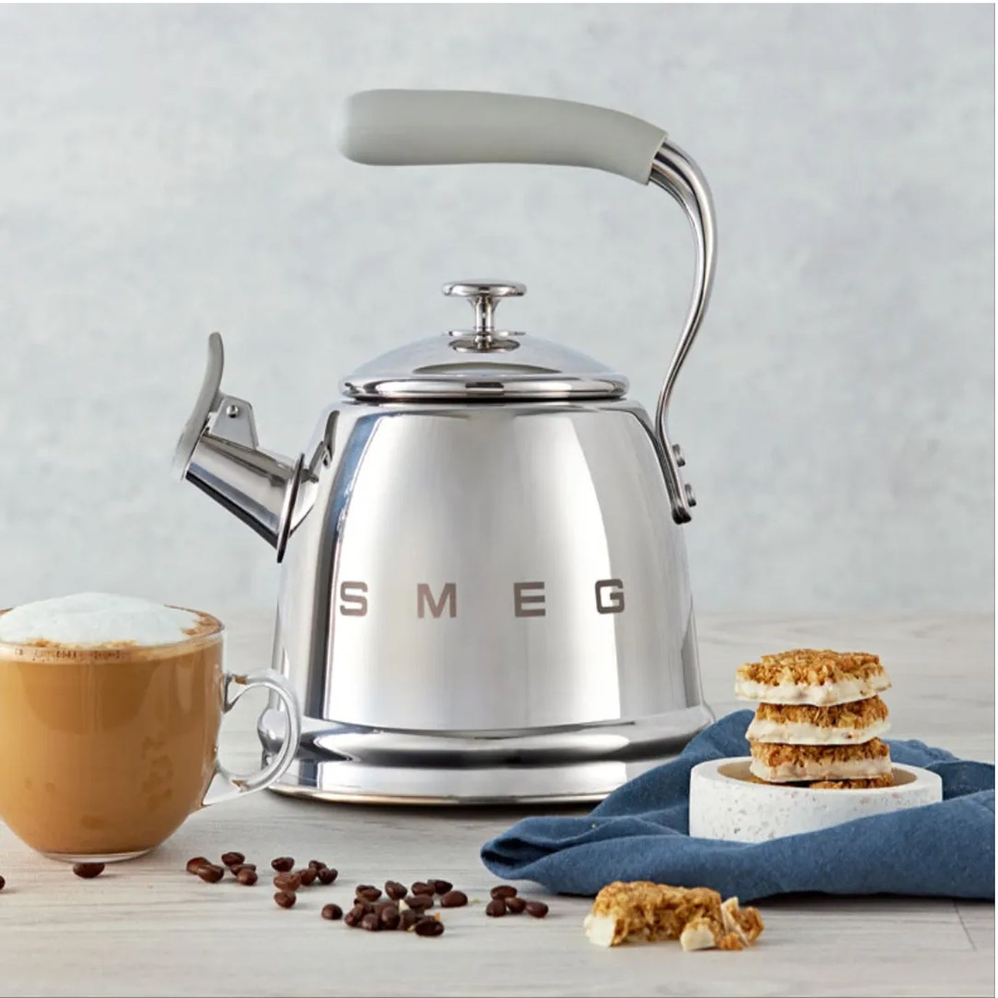 Smeg Whistling Stovetop Kettle - Stainless Steel