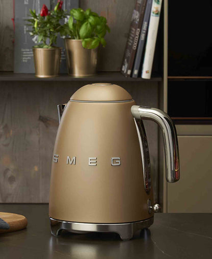 Smeg 1.7L Retro Cordless Kettle - Matte Champagne